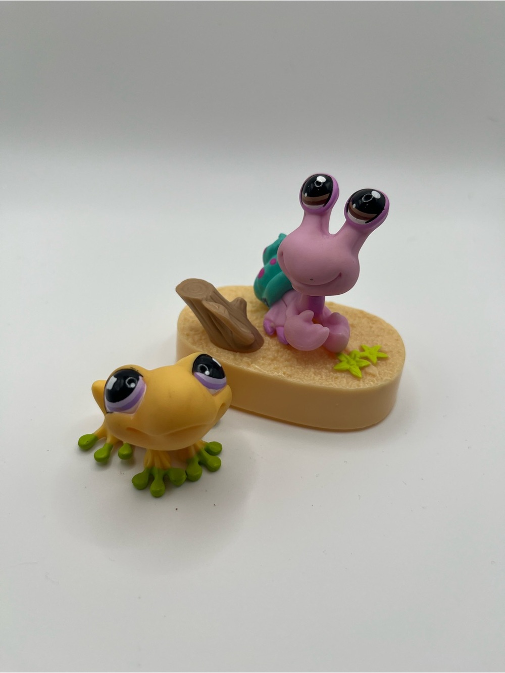 Authentic Littlest Pet Shop Hasbro LPS Hermit Crab & Frog Accessory Lot